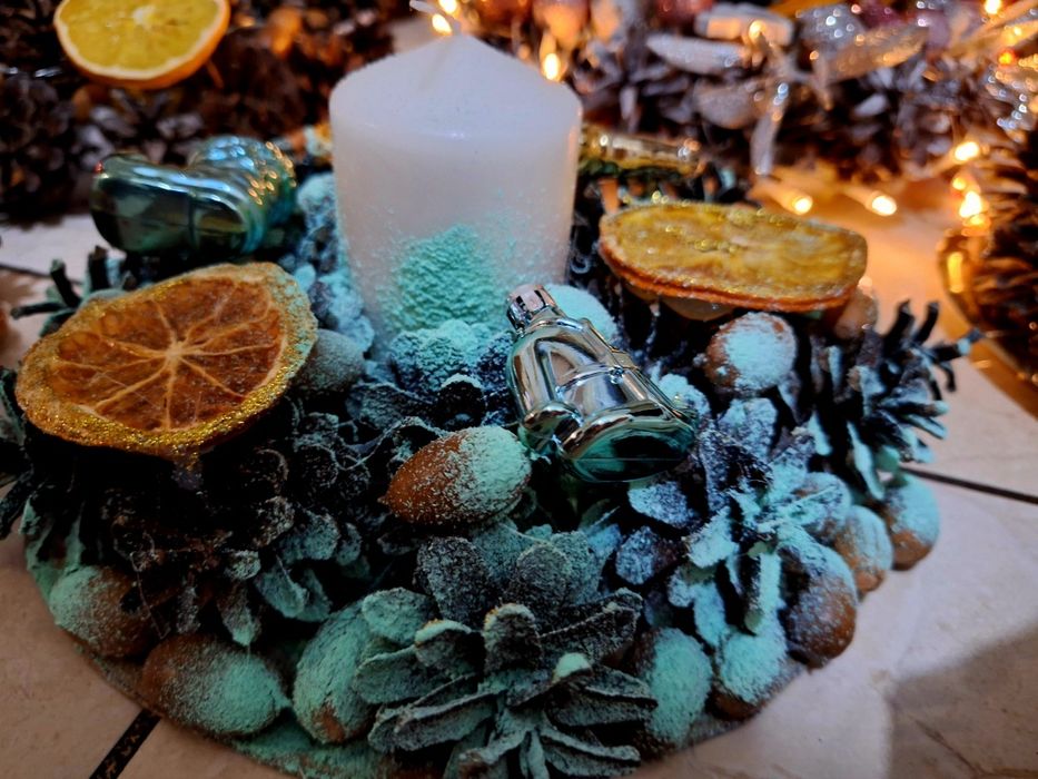 Dekoracje świąteczne stroiki, wieńce na drzwi, świeczniki...