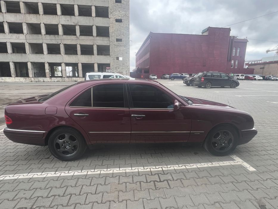 Mercedes-Benz E-class W210