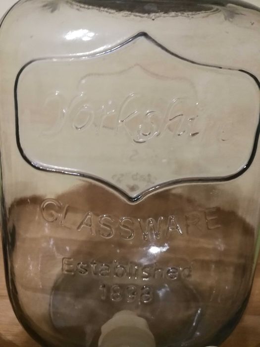 słoik z kranikiem 4l. Jorkshare na stojaku