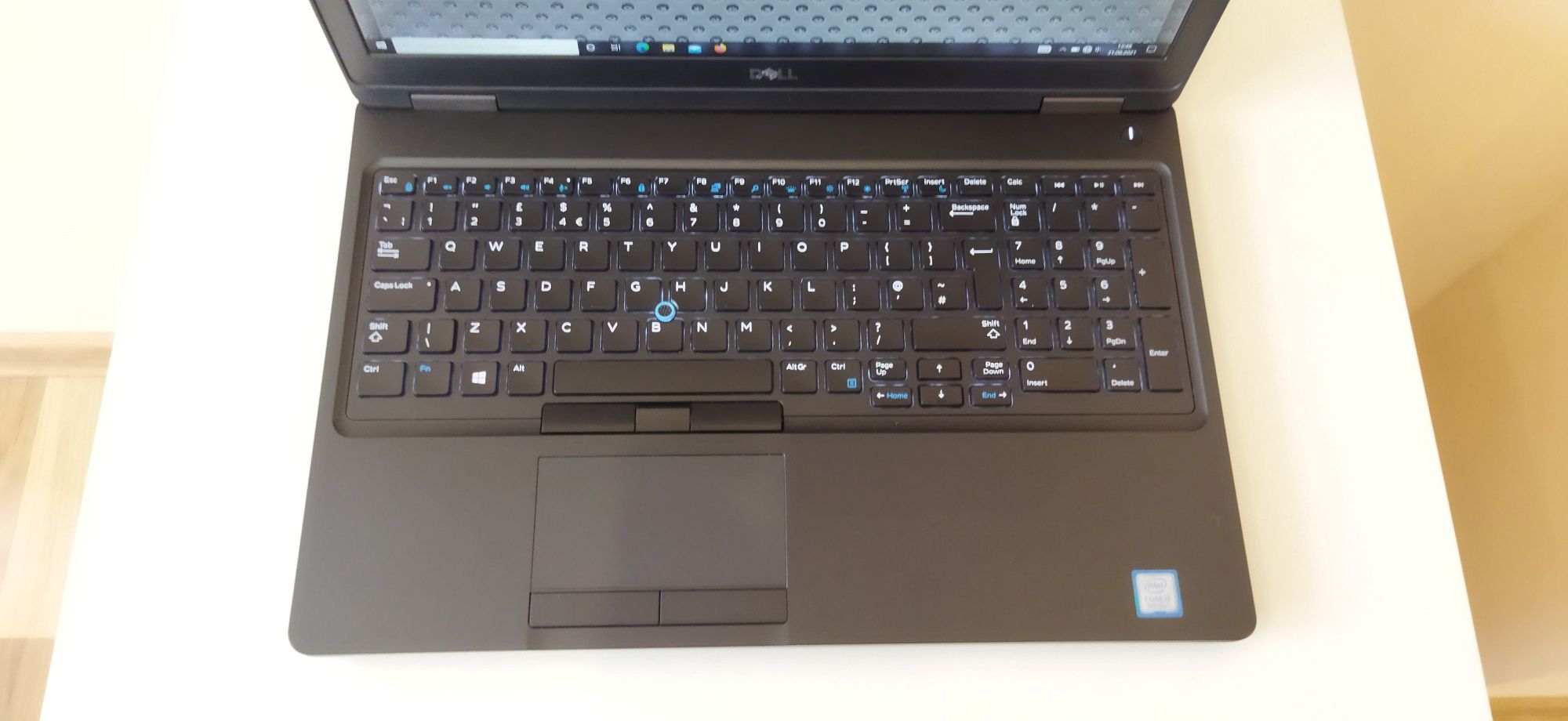 Dell latitude 5590 15.4 fhd i5 8gb ram SSD 256 jak nowy