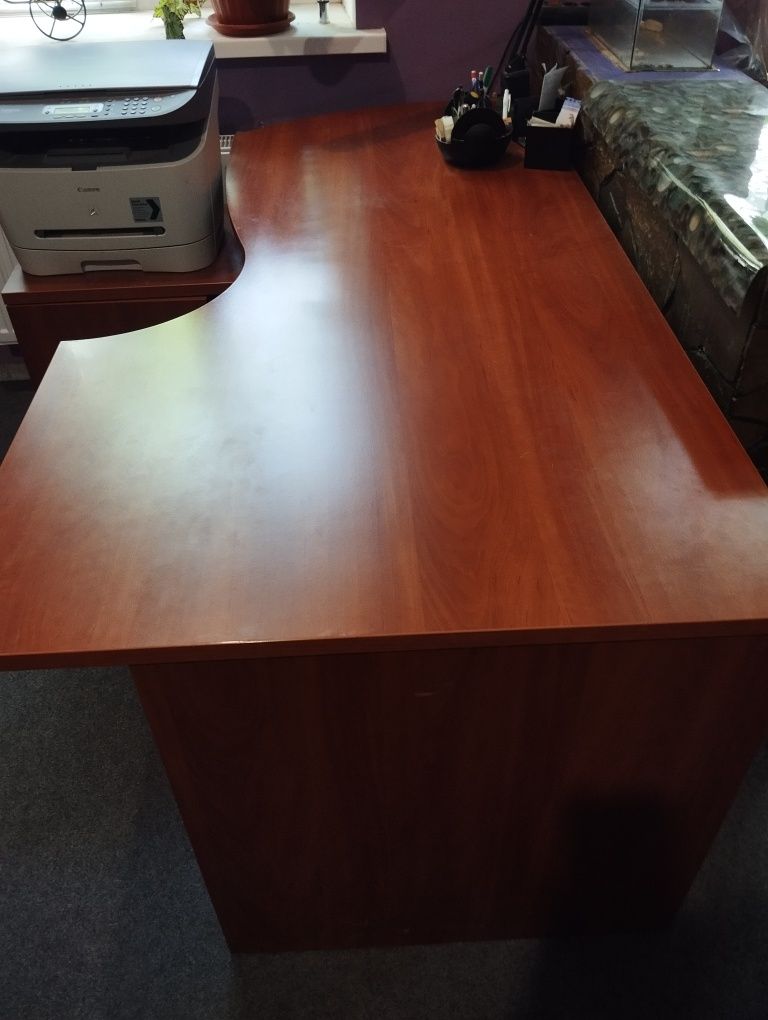 Продам большой письменный стол