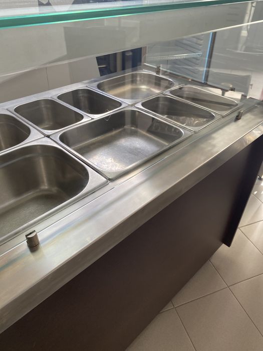 Banho maria com dispensador de pratos