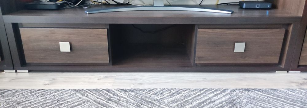 Meble do salonu brązowe komoda, szafka RTV, szafa-witryna