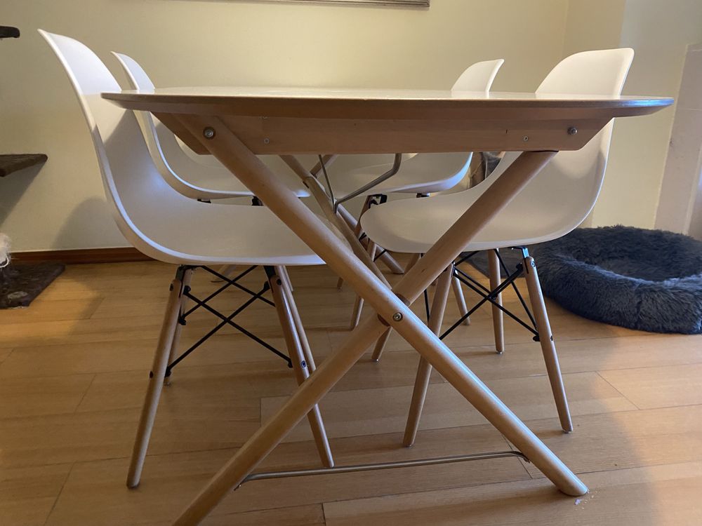 OPORTUNIDADE 150€  Mesa Jantar Oval Ikea Dalshult + 4 cadeiras