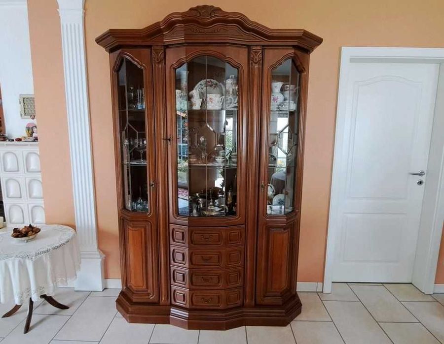 вітрина -буфет горіх