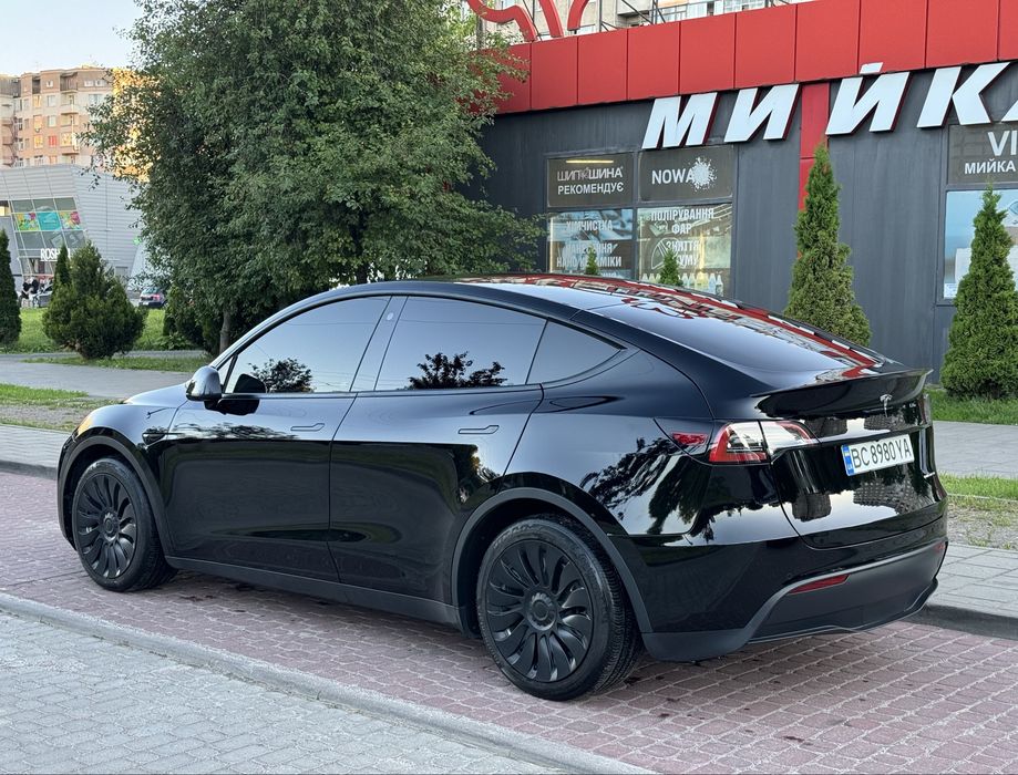 Tesla Y dual motor Long Range