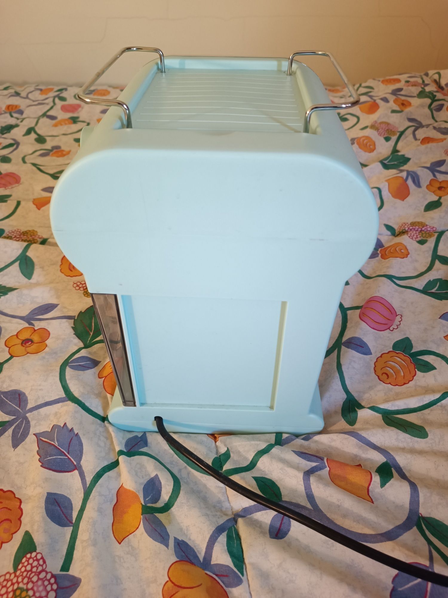Máquina de café e panela de ferro fundido