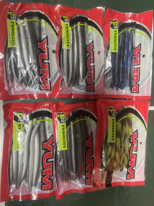 Amostras de pesca marca YUM modelo dinger 5” 12 cms