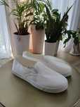 Białe tenisówki slip-on, rozmiar 39, klasyczne, uniwersalne