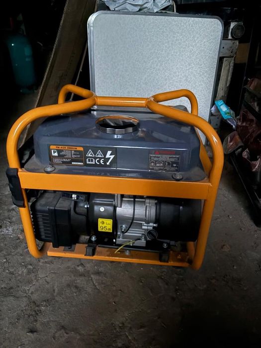 Продам бензиновый генератор новый
