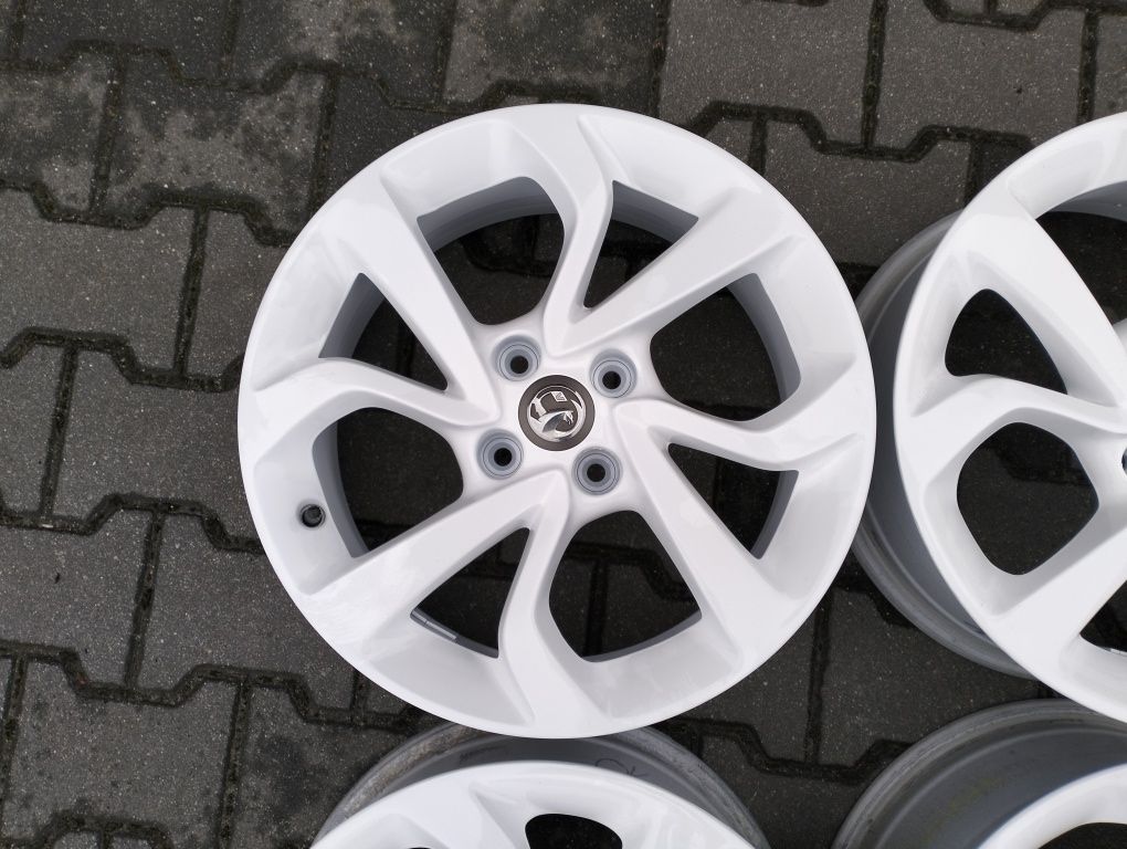 Felgi aluminiowe 16 cali 4x100 et 40 Opel Corsa E czujniki TPMS Białe