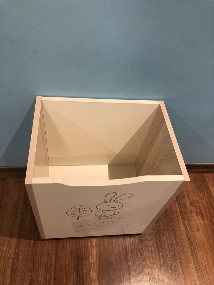 Meble do pokoju dziecięcego plus lampa