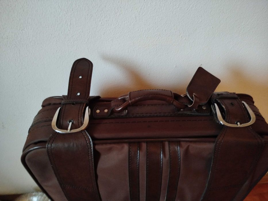 Mala de viagem muito antiga