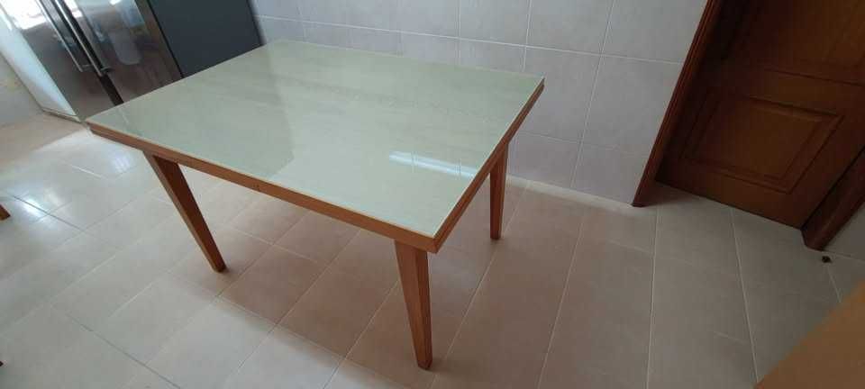 Mesa em Pinho Maciço - para Cozinha/Sala