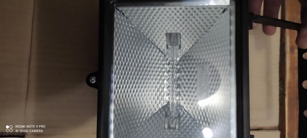 Прожектор галогенний.