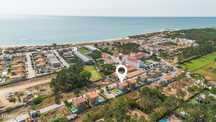 Moradia T3 com Piscina Privada, Garagem e a 300 metros da Praia