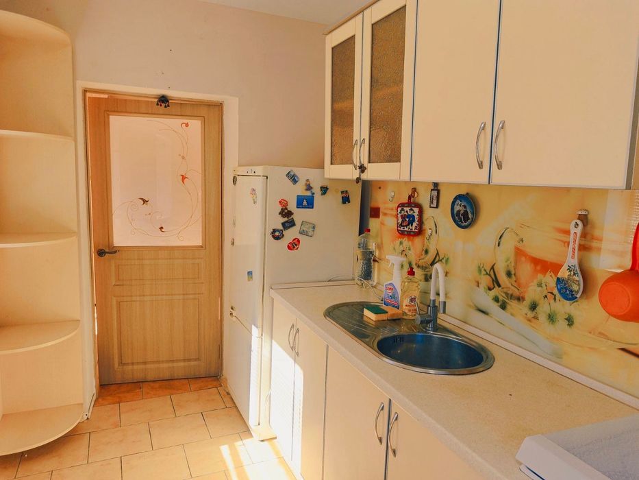 Дом, озеро и рыбалка.