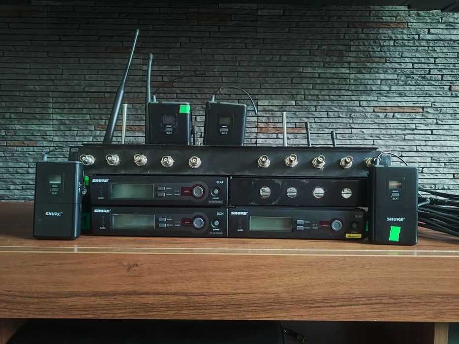 Zestaw nadajników Shure SLX-4 i odbiorników Shure SLX-1