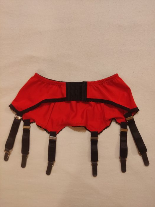 Pas do pończoch nylonowych