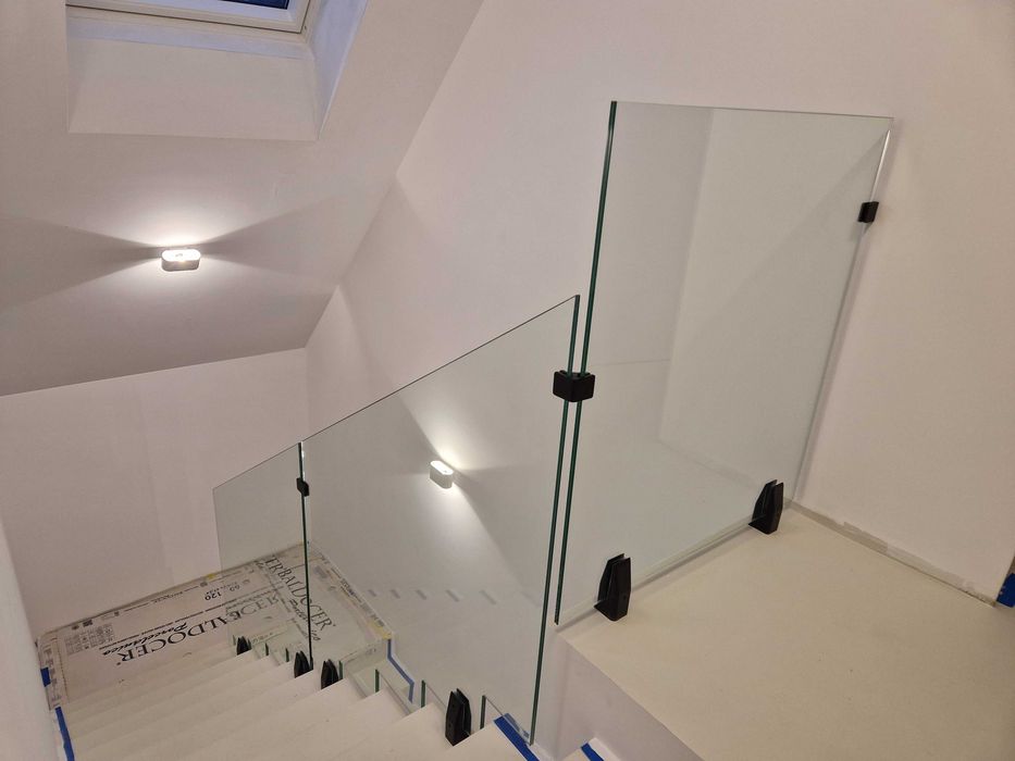 Balustrady ze stali nierdzewnej, szkła i aluminium