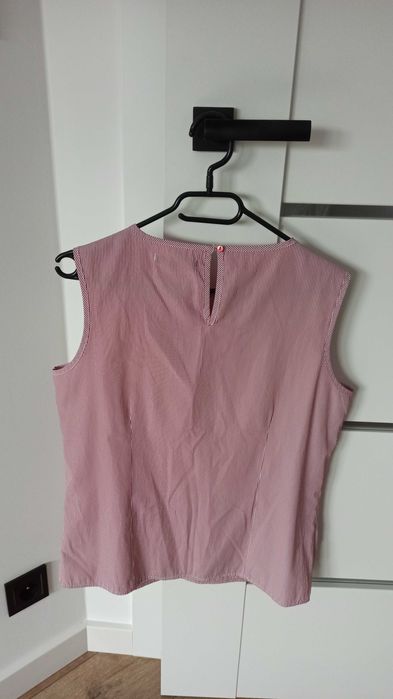 Bluzka z ozdobnym żabotem