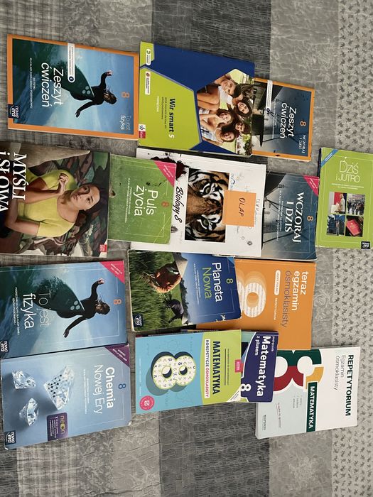 Zestaw podręczników 8 klasa fizyka j.polski  chemia matematyka