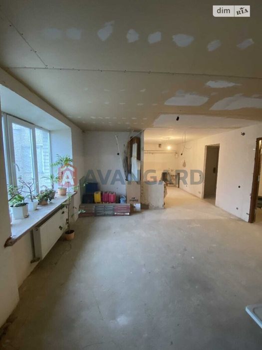 Продається нова чотири кімнатна квартира