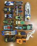 varios legos mais 2 caixas