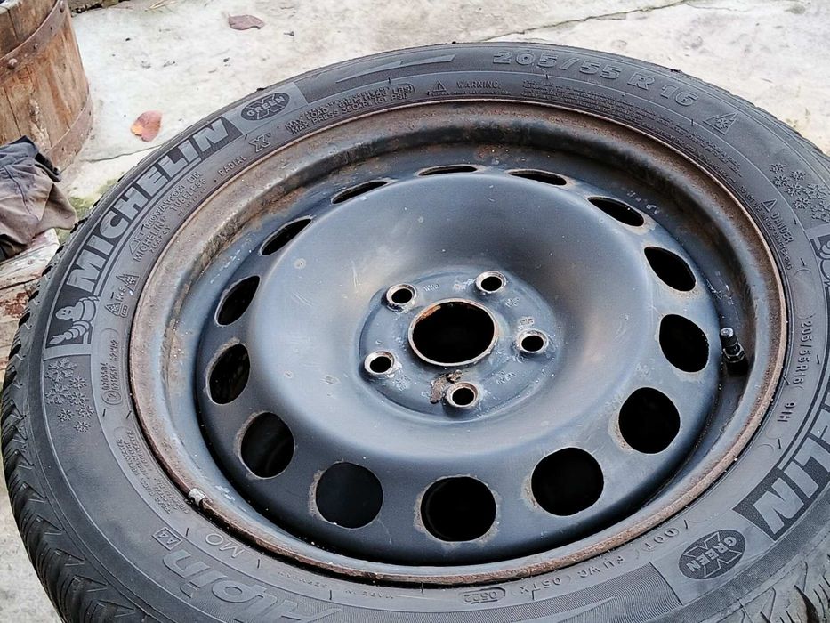 Зимня резина на металевих дисках R16