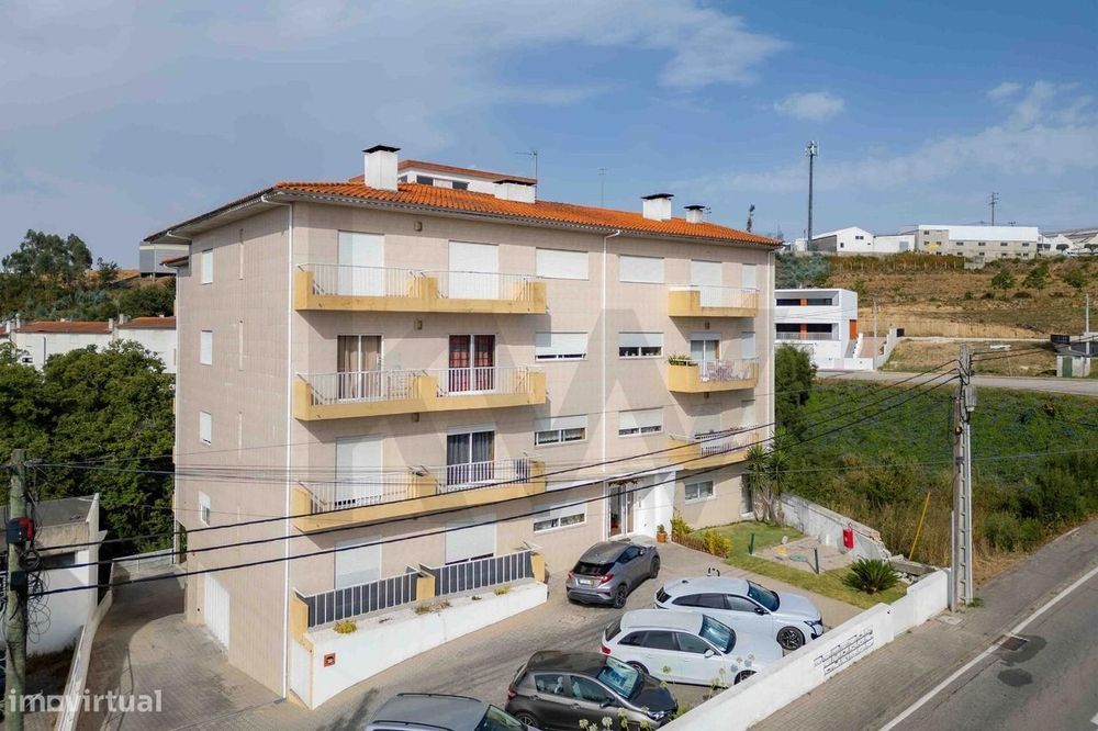 T2 com Garagem e Varandas, Cozinha Equipada – Sever de Vouga