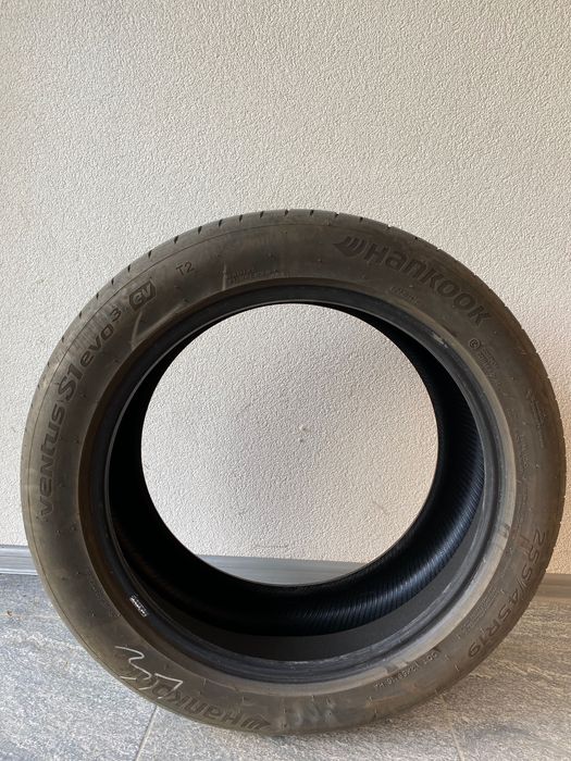 Продам комплек шин Hankook Ventus S1 evo3 EV K127E 255/45 R19