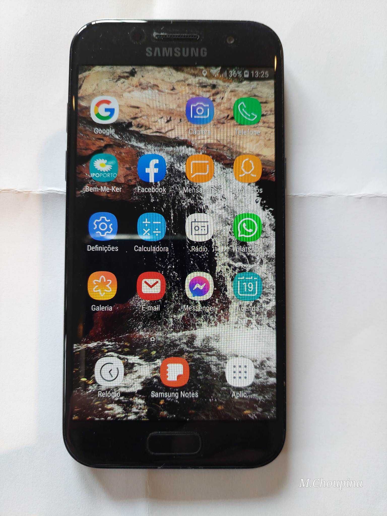 Smartphone Samsung A3 (2017), preto