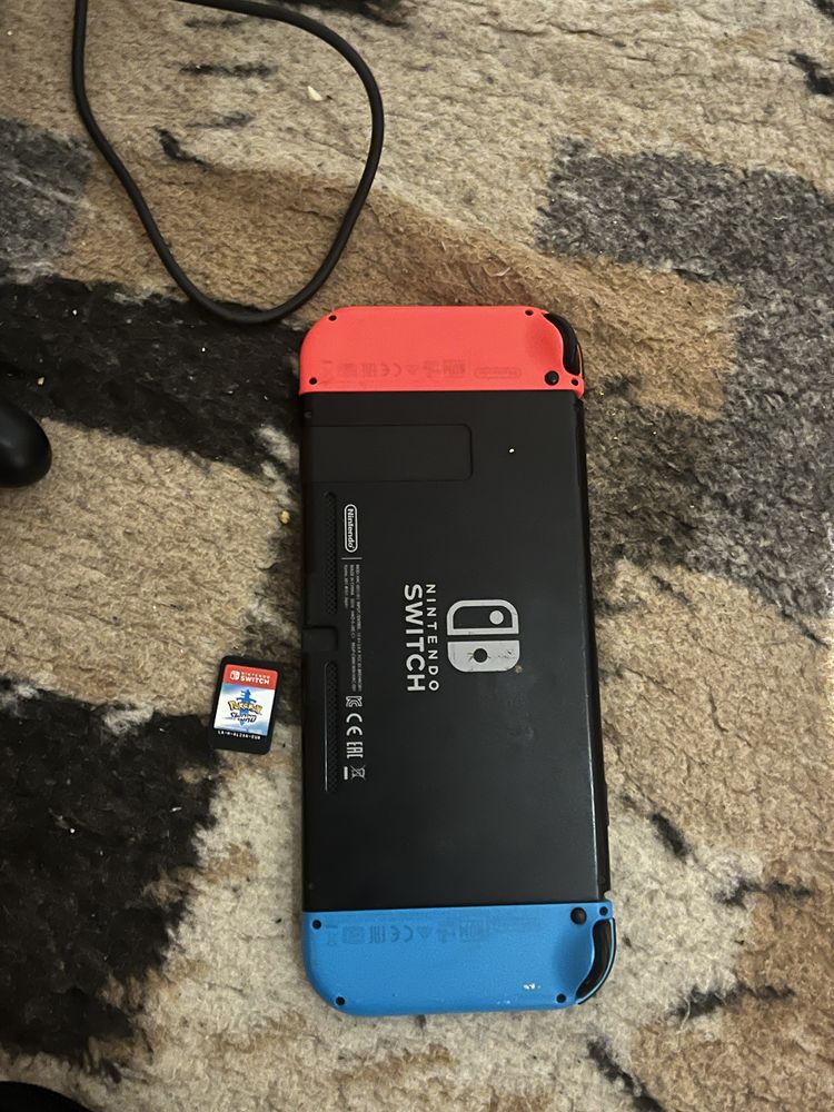 Nintendo Switch+Joy-Con Niebiesko Czerwony+Gra