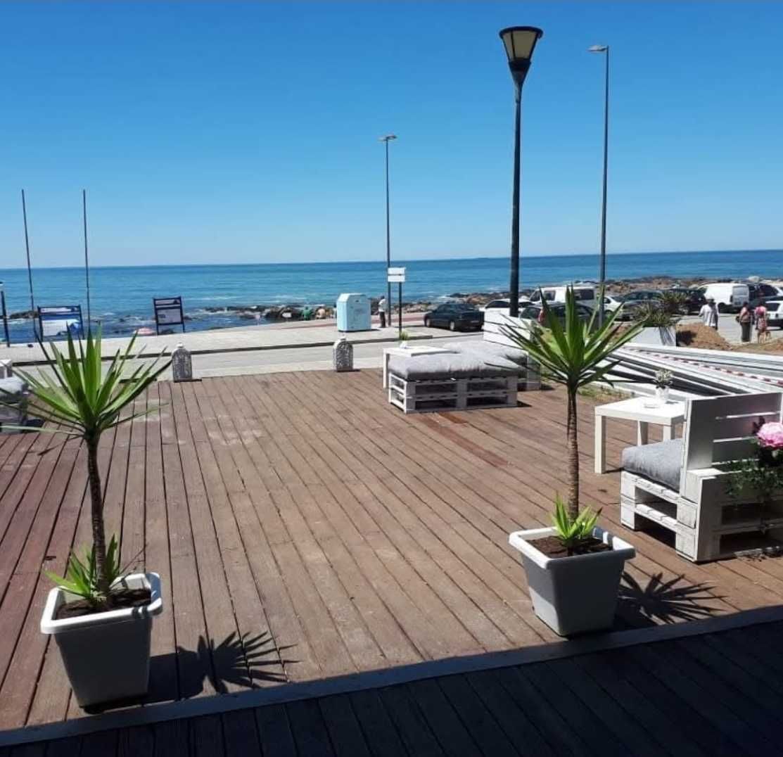 Alugo Cadeira de Cabeleireiro em Salão em frente à Praia de Salgueiros