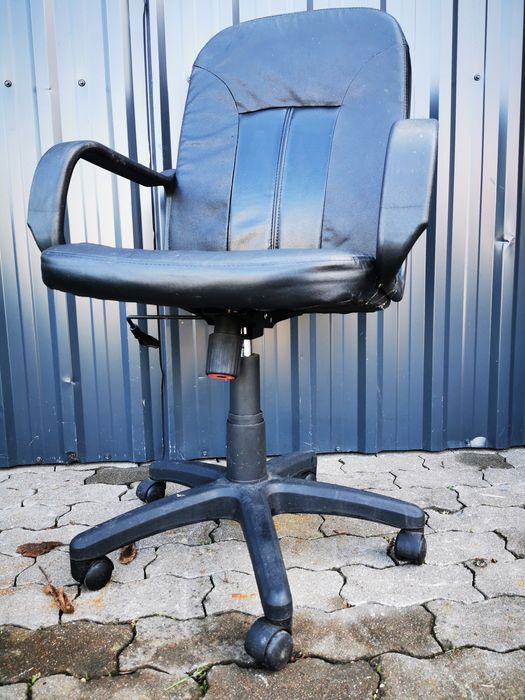 Fotel obrotowy biurowy skórzany na kółkach z Niemiec