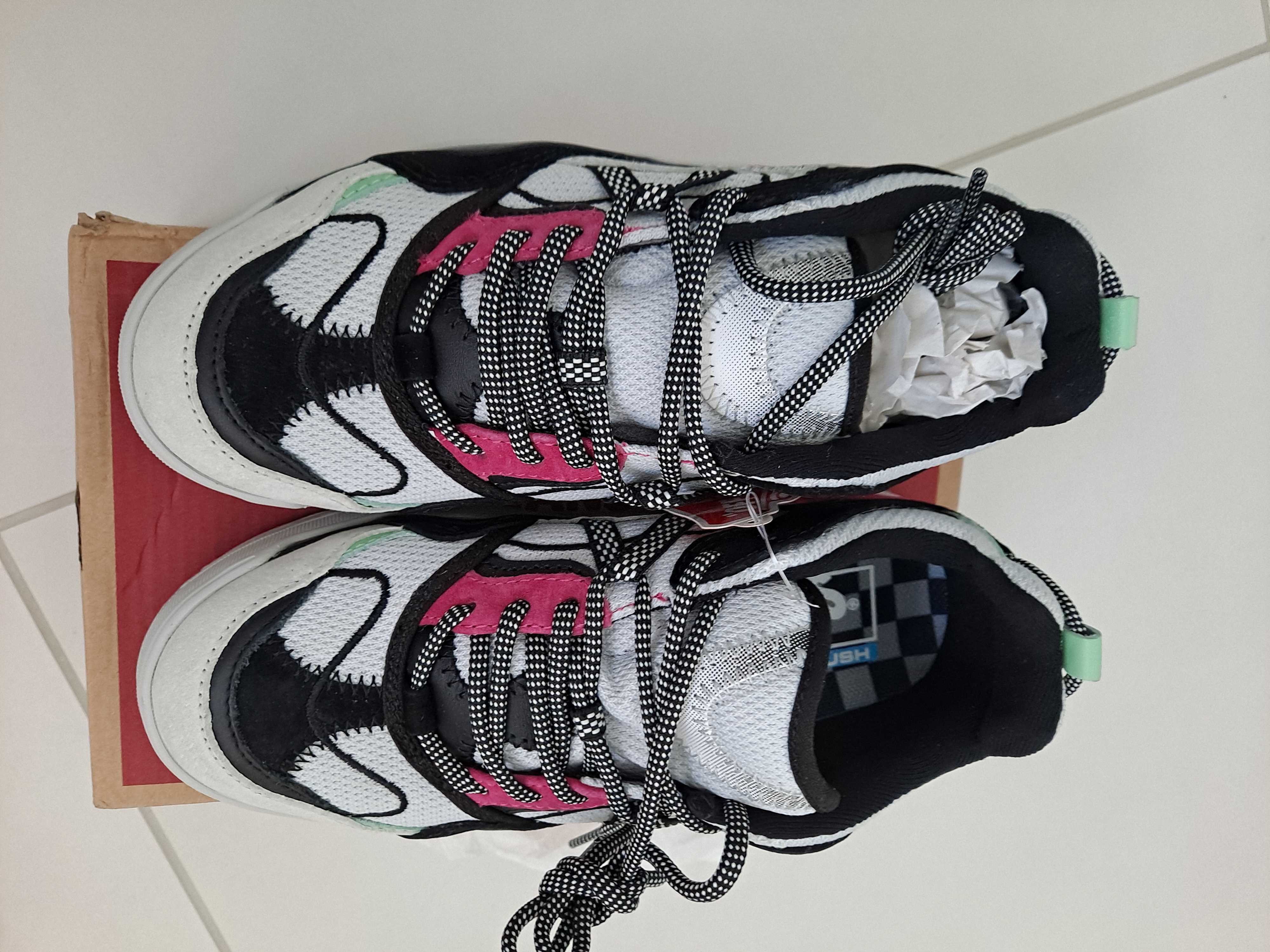 Buty sportowe dla chłopca 35