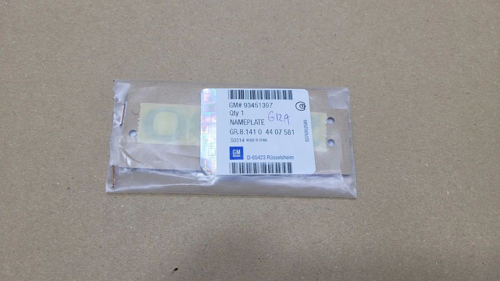 Napis znaczek emblemat błotnika &quot;2900&quot; Opel Vivaro B 93451397 ORYGINAŁ