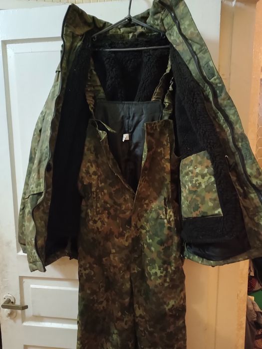 Камуфляжный зимний комбинезон+ бушлат.