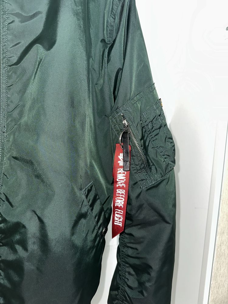 Нейлоновий бомбер Alpha Industries nylon green оригинал с лентой