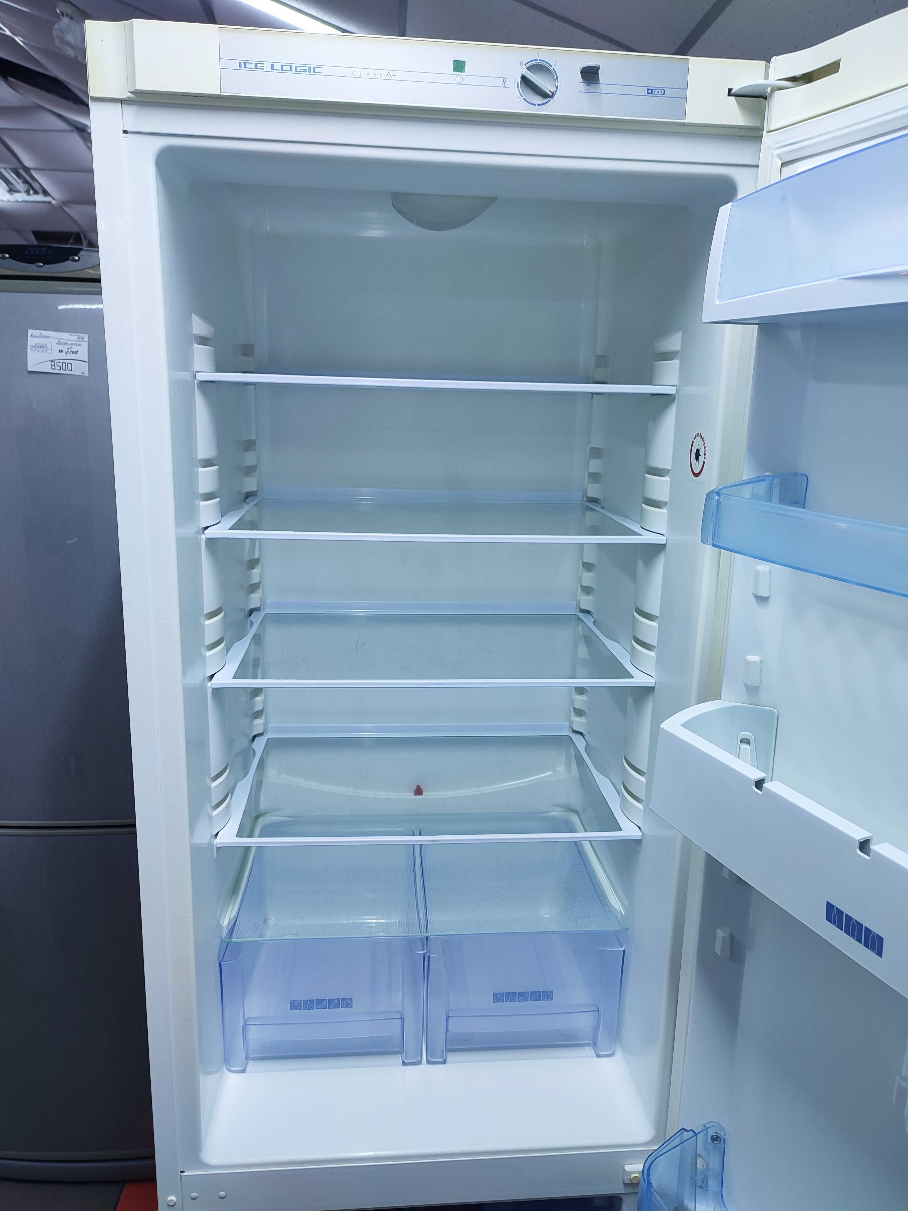 Двокамерний холодильник Snaige S10001