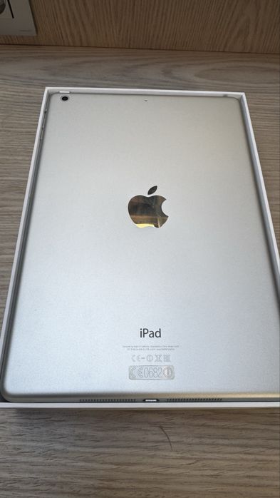 iPadAir A1474 16 gb Silver