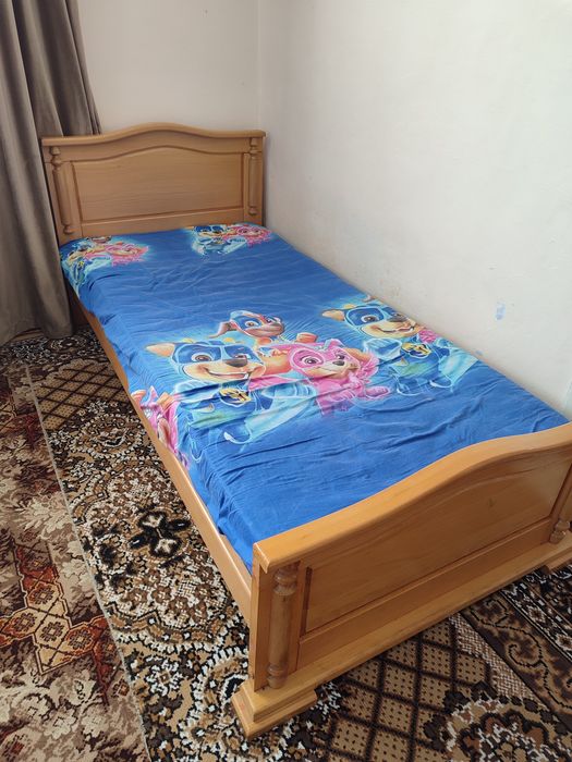 Продам односпальне дерев'яне ліжко. 90×190