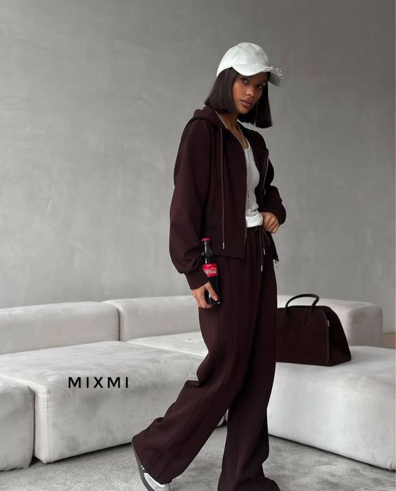 Жіночий костюм спортивний весняний