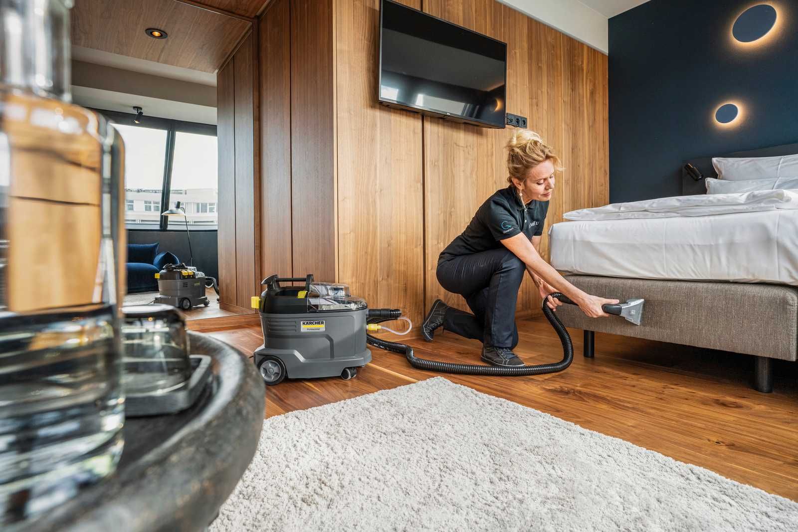 Karcher profesjonalny odkurzacz piorący puzzi 8/1 nowy model