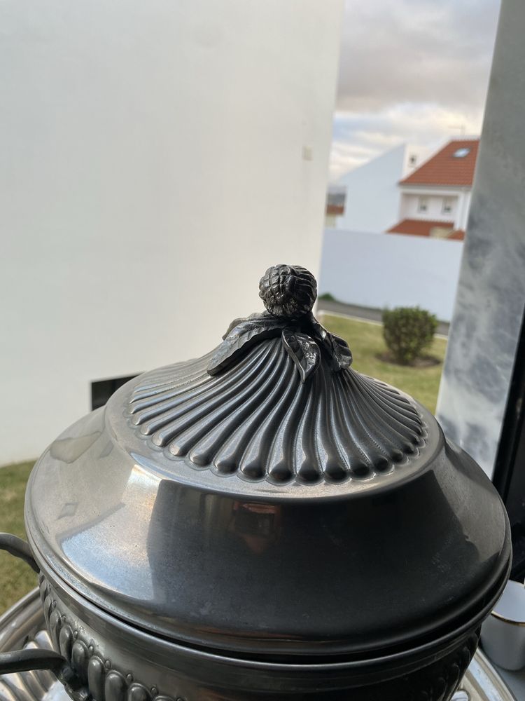 Sopeira com tampa e bandeja