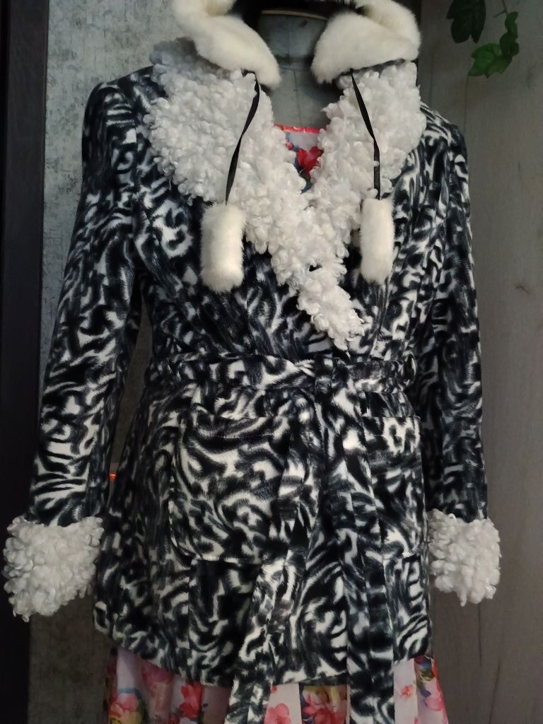 Три куртки. Каждая по 350 ГРН.