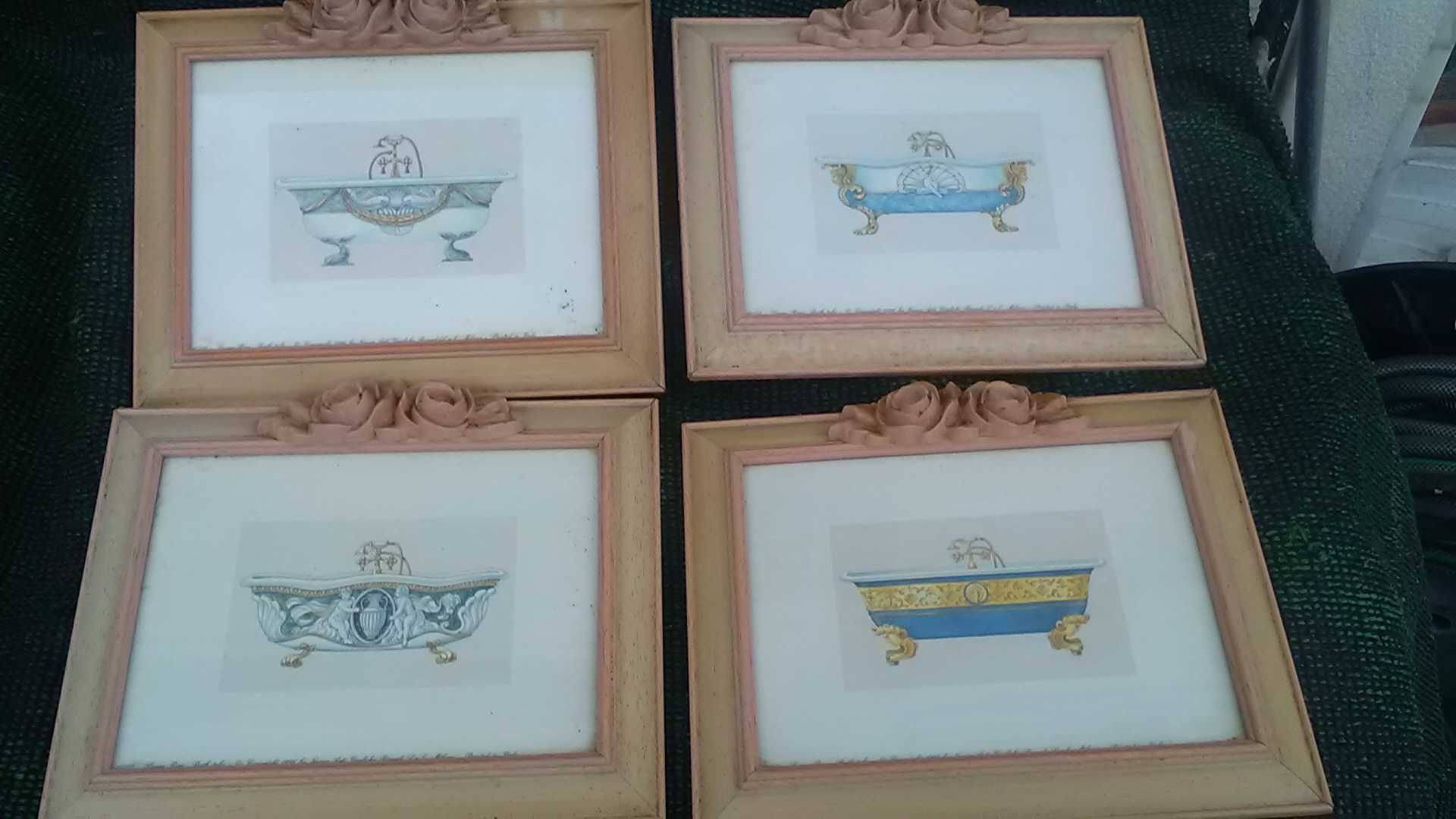 Quatro pequenos quadros para WC