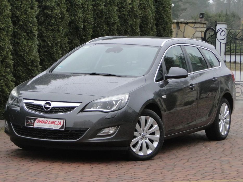 Opel Astra 1.4T 140KM Xenon Półskóra Alu 17" Led PodgrzewanaKierownica Parktronic