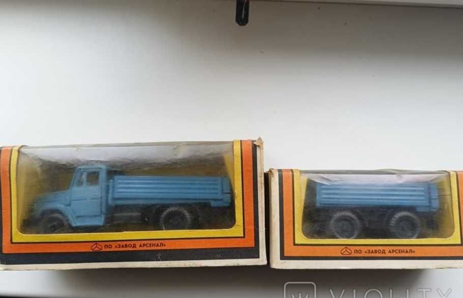 ЗИЛ-4331 с прицепом в коробках