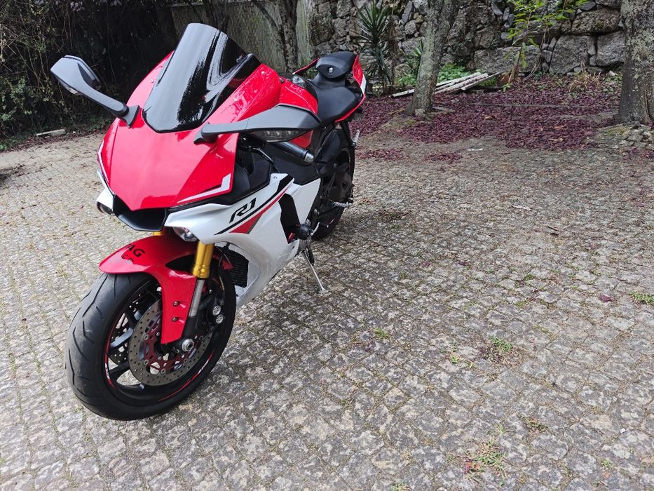 Yamaha yzf R1  2015